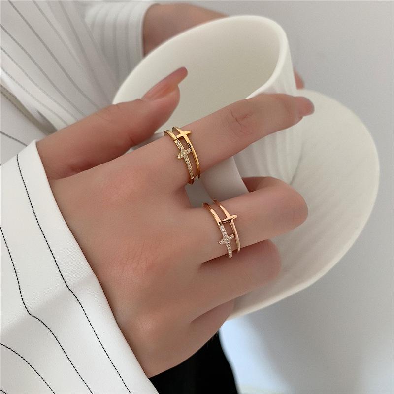 

Japanese-Korean Hollow Double Layer Rose Gold Titanium Ring with Micro-inlaid Diamonds - Women s Trendy Index Finger Jewelry Size 10 рожевий колір золота