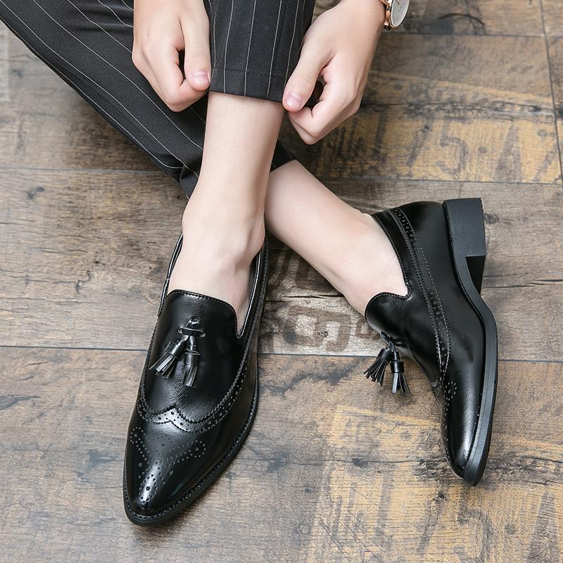 Fashion Classic Black Brogues Leather Shoes Men Pointy-toe Dress Shoes Fashion Tassel Mens Formal Shoes Size 48 Casual Business Shoes