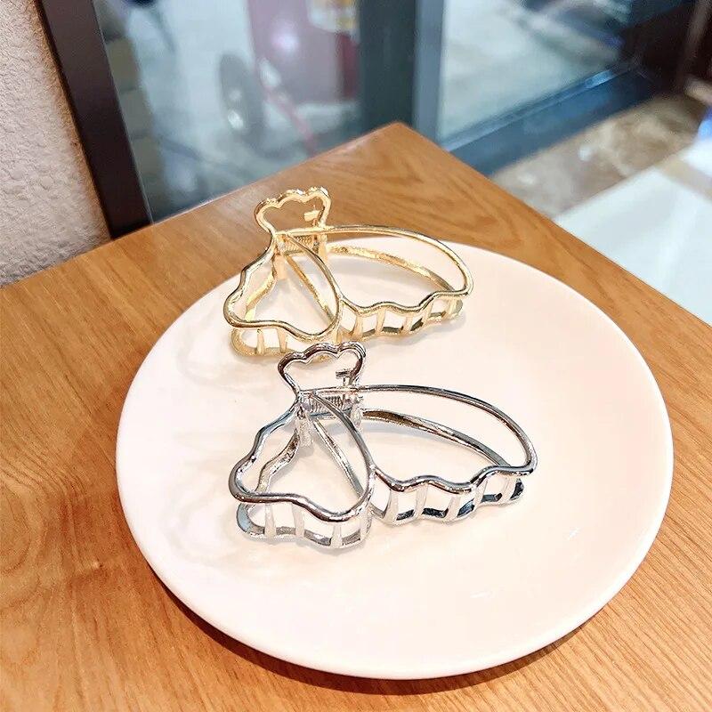 Аналар әтештерді жұлып алады