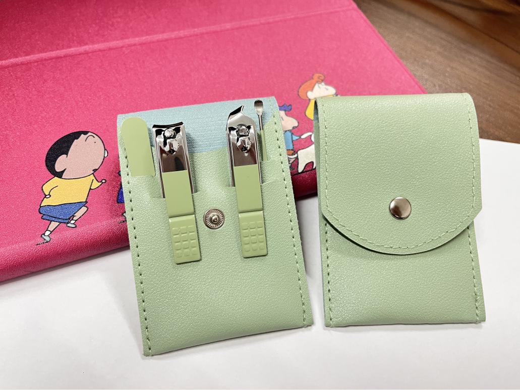 

Green 16-Piece Nail Clipper & Manicure Set: Colorful, Practical Grooming Essentials & Gift