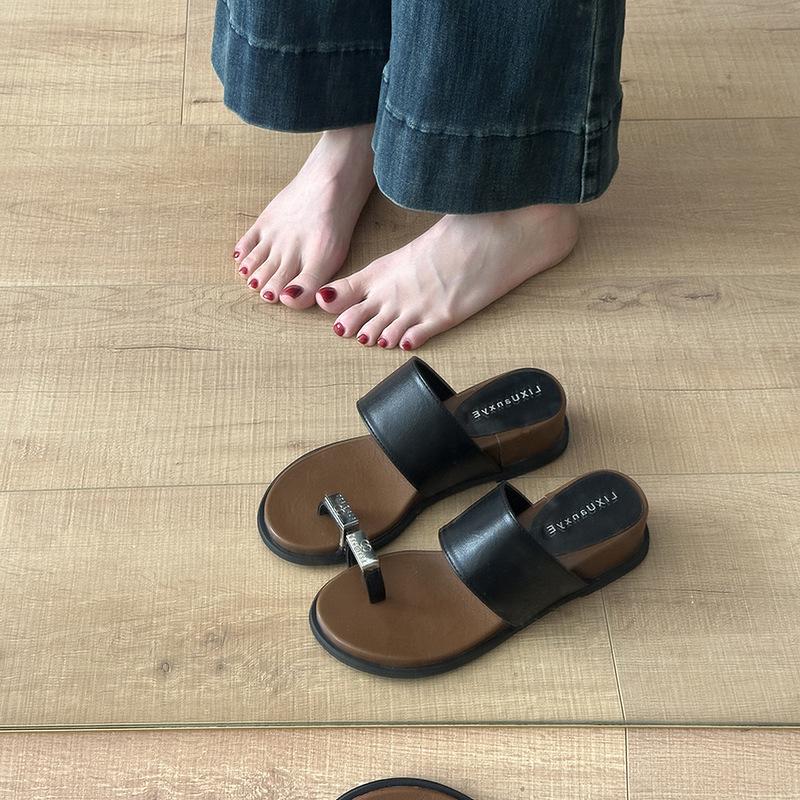 Season s new French set of toes fairy style slippers open-toed retro metal buckle one-word beach sandals to wear outside 39 чёрный