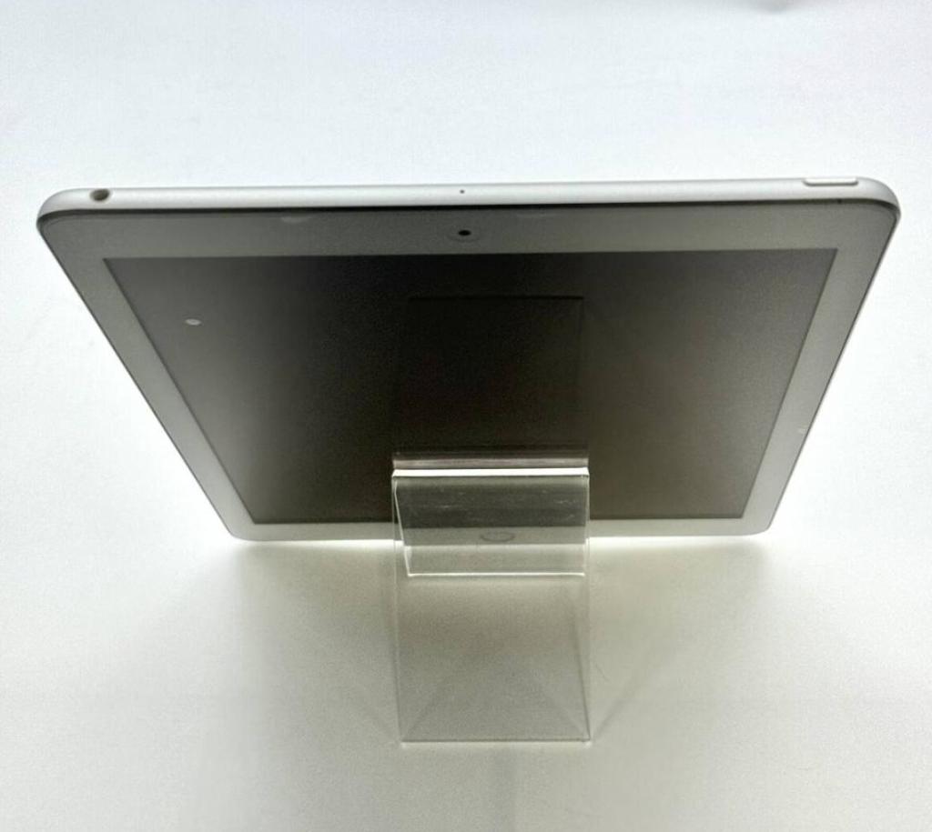 Apple Apple iPad A1822 32GB Silver Wi-Fi model A1822 iPad used