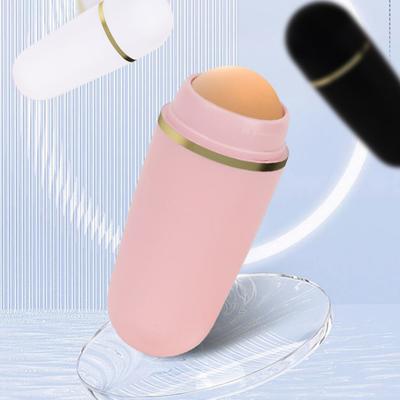 Odnímateľný valček absorbujúci olej Okamžité výsledky Zmršťovanie pórov Face Oil Control Roller Prenosný vulkanický valček absorbujúci olej pre ženy
