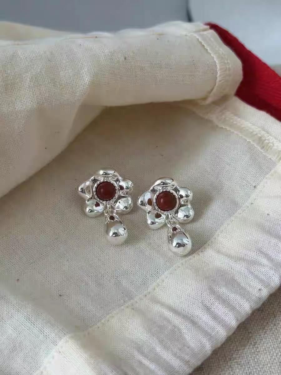 Высококачественные серьги-капли из красного агата: Цветочные гвоздики в стиле знаменитостей