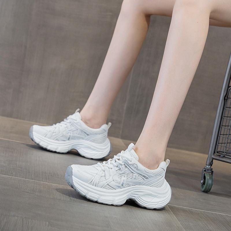 Dad shoes girl 2025 autumn new Internet celebrity with the same lightweight thick sole heightening sports casual fashion versatile women's shoes