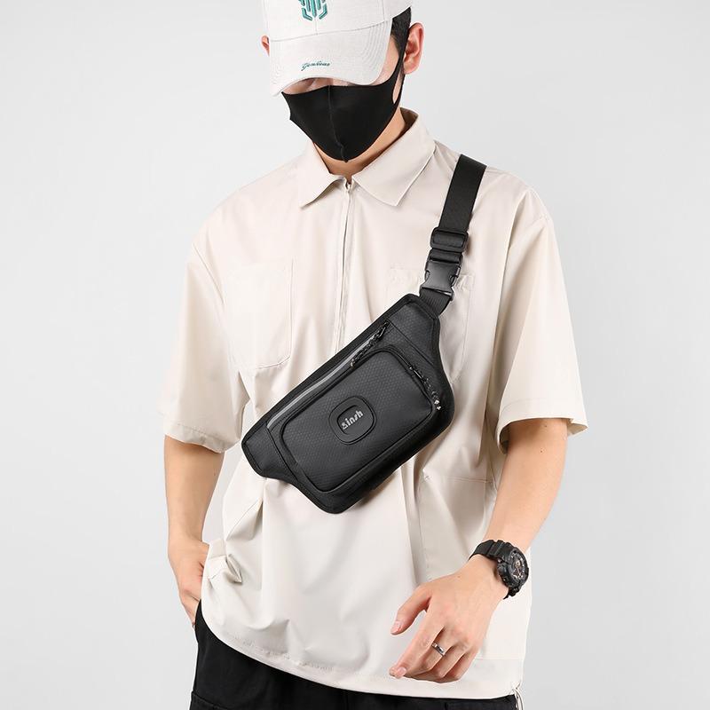 Crossbody bag with light Multifunctional lighting Breast bag Outdoor leisure cycling Sports large-capacity sports fanny pack