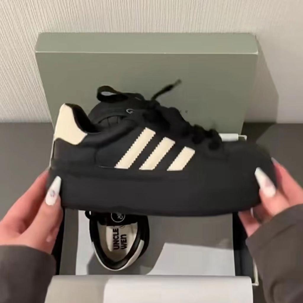 Zapatos planos blancos con plataforma y cabeza redonda informales para estudiantes de primavera.