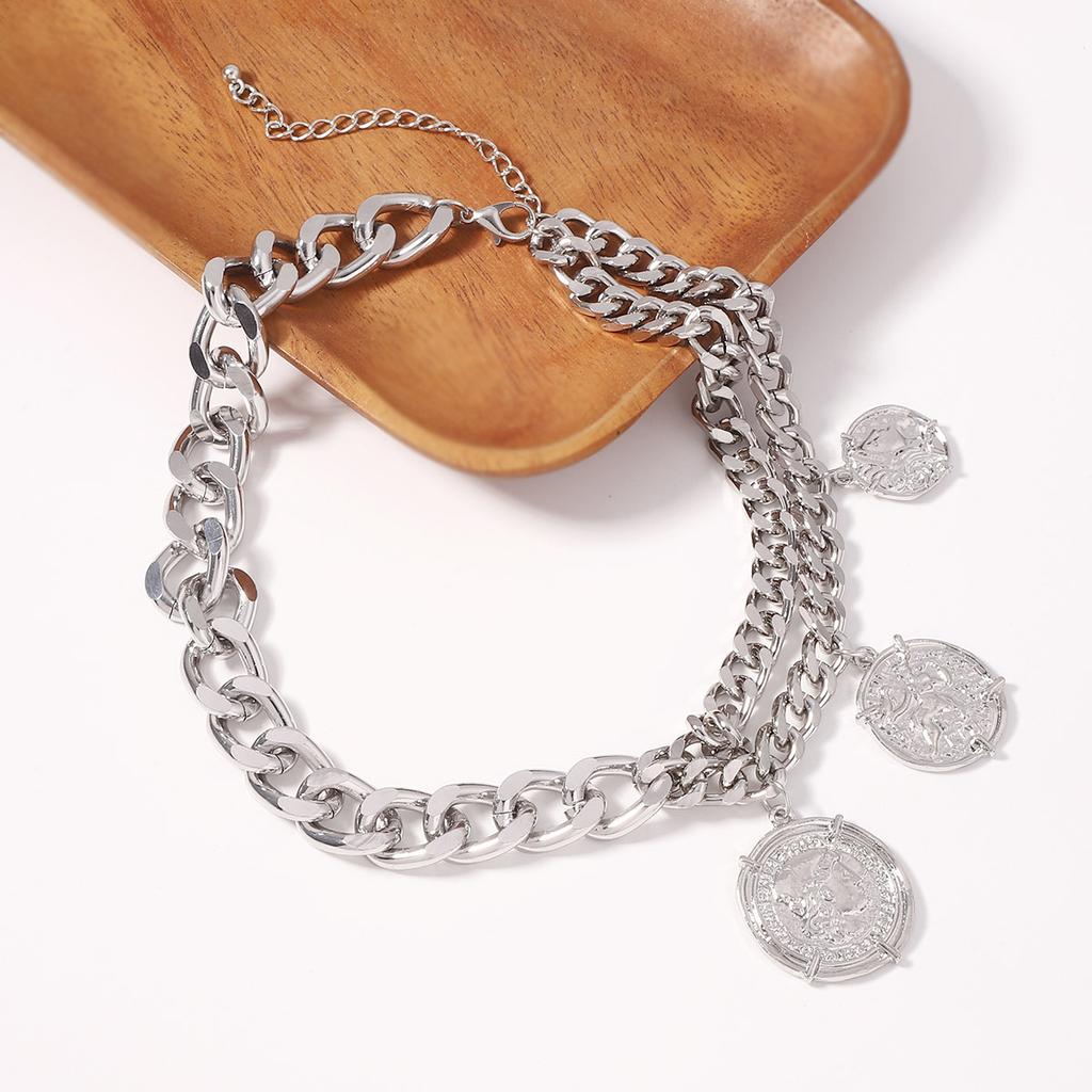 Metal chain personalized creative coin pendant collarbone chain necklace, temperament light luxury high-end jewelry