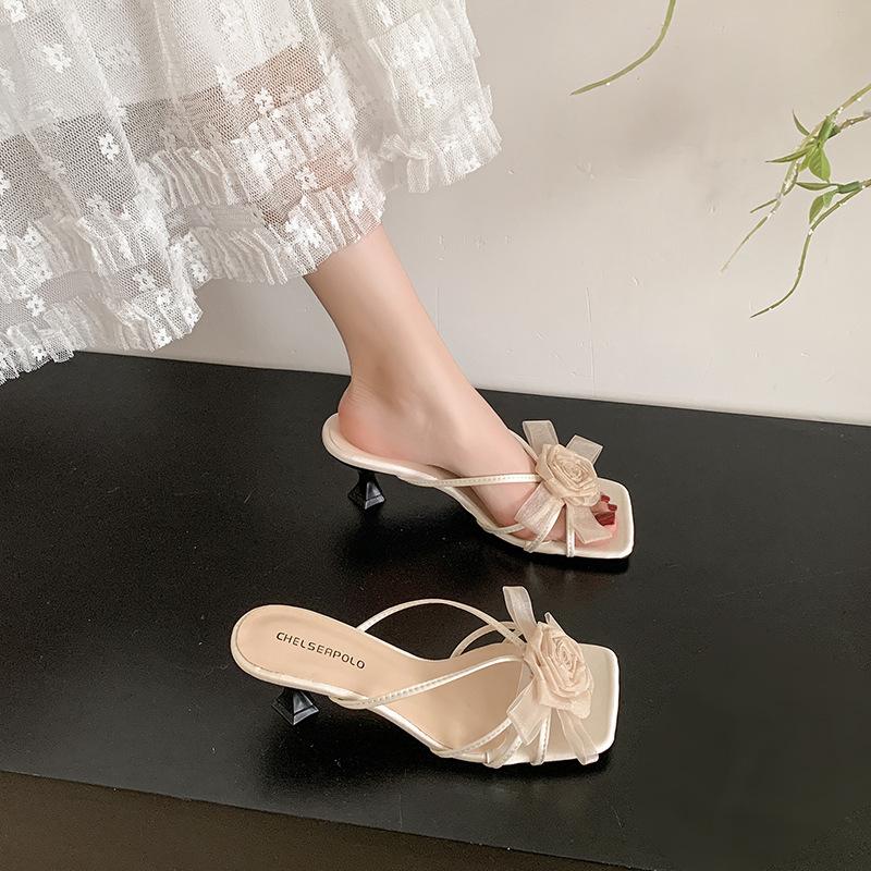 

2025 new summer French fashion casual niche sandals fine heel daily temperament high heel cool slippers 35