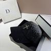 Styl paryskiej mody pełny diamentów kapelusz wysoka jakość krzyż luksusowy niszowy czapka z daszkiem spersonalizowana słodka fajna czapka