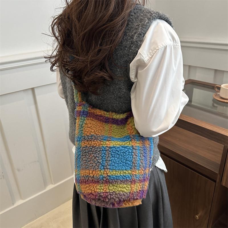 Chic Korean Style Bucket Bag With Spacious Design For Everyday Casual Use In Black And Colorful Variants