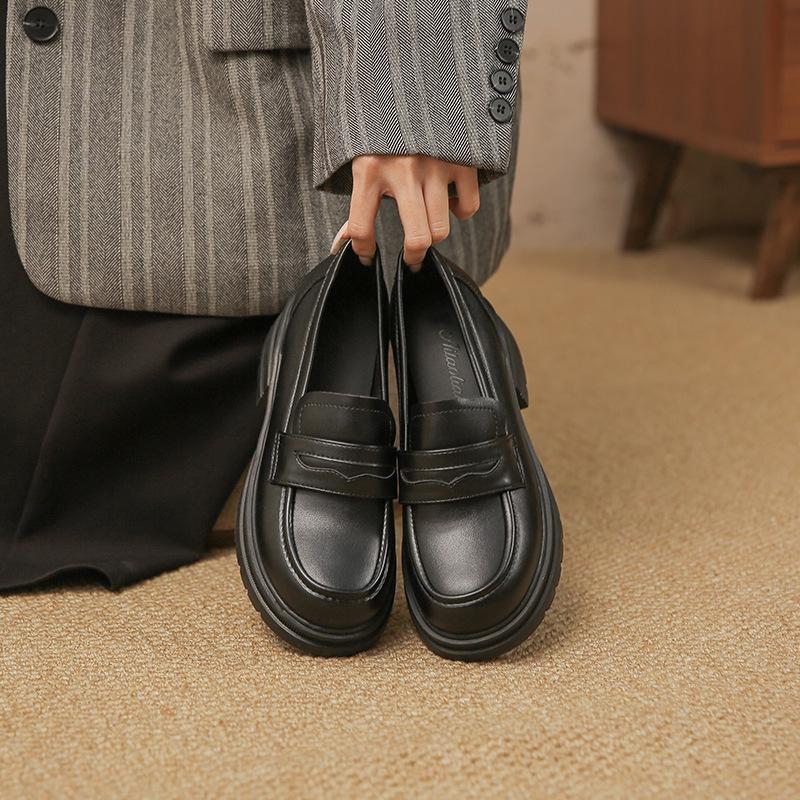 

Yuexinwang genuine leather flat for Huizhou women s shoes grape mother with the same small leather shoes to increase the inner height of college style 33 чорний