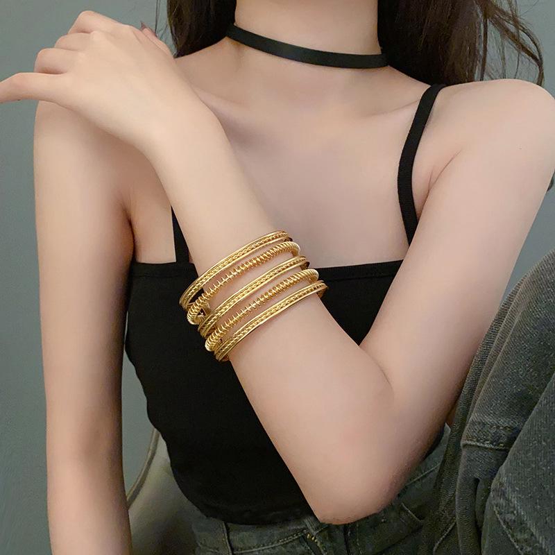 Euro-American Metal Open Armlet Bangle: Trendy Dual-Use Bracelet with Influencer Style
