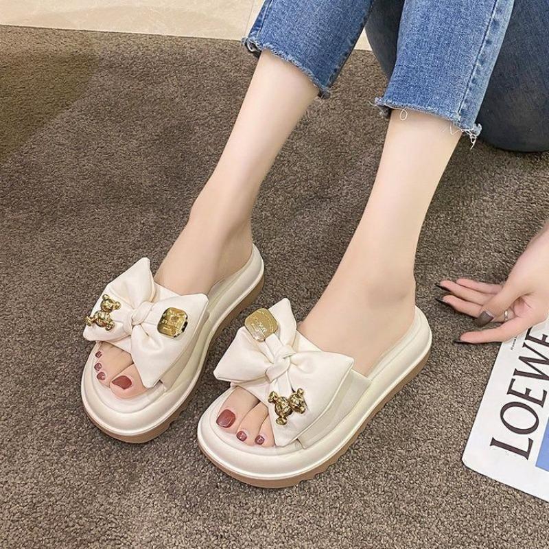 Fashion New Women Chunky Rhinestone Butterfly Slippers Flip Flops Holiday Beach Women Sandals Indoor Outdoor Ladies Party Sandals Mujer