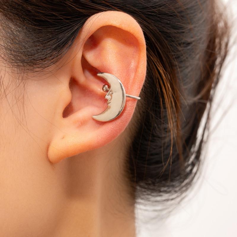 Gold earrings, new alloy jewelry, niche light luxury starfish earrings, women's earbone clips.