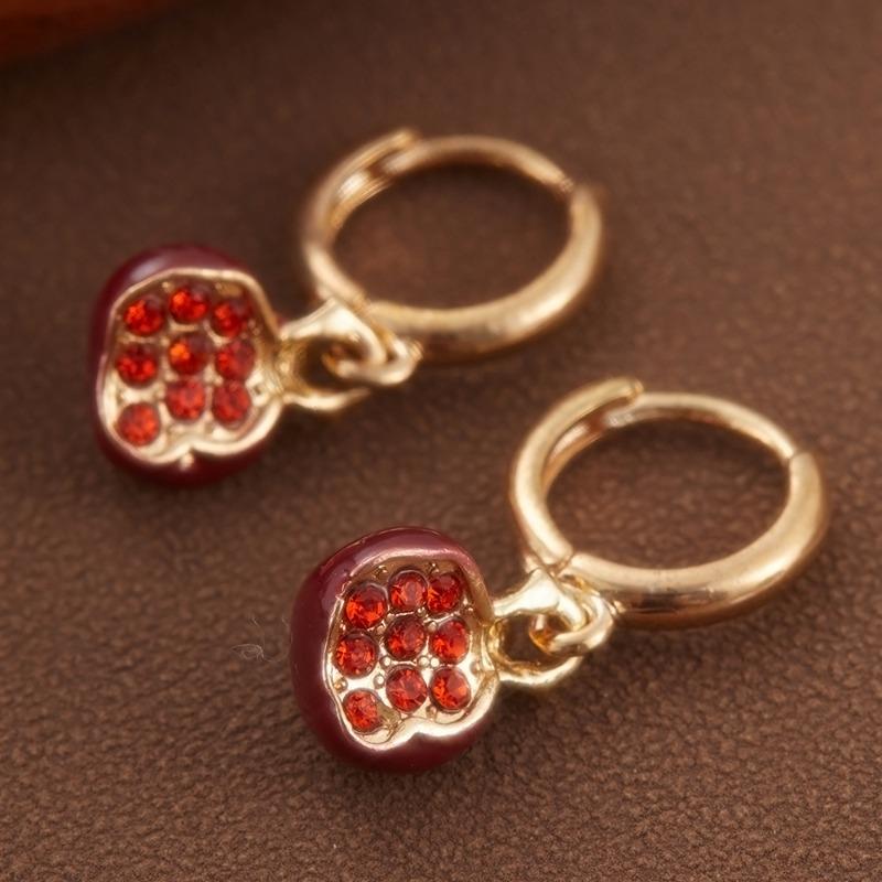 1 Pair of Elegant and Luxurious Pomegranate Shaped Hanging Earrings, Simple and Able, Suitable for Various Occasions