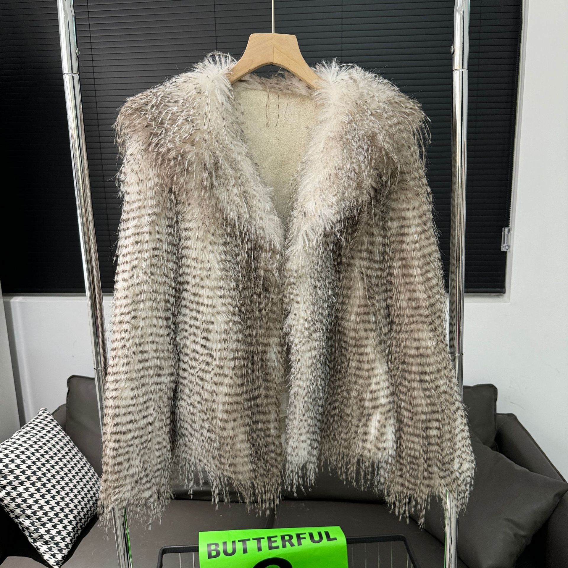 

Новая Экологичная Шуба из Норки, Искусственный Мех Страуса Короткая Шуба, Женственная и Стройная one size fits all