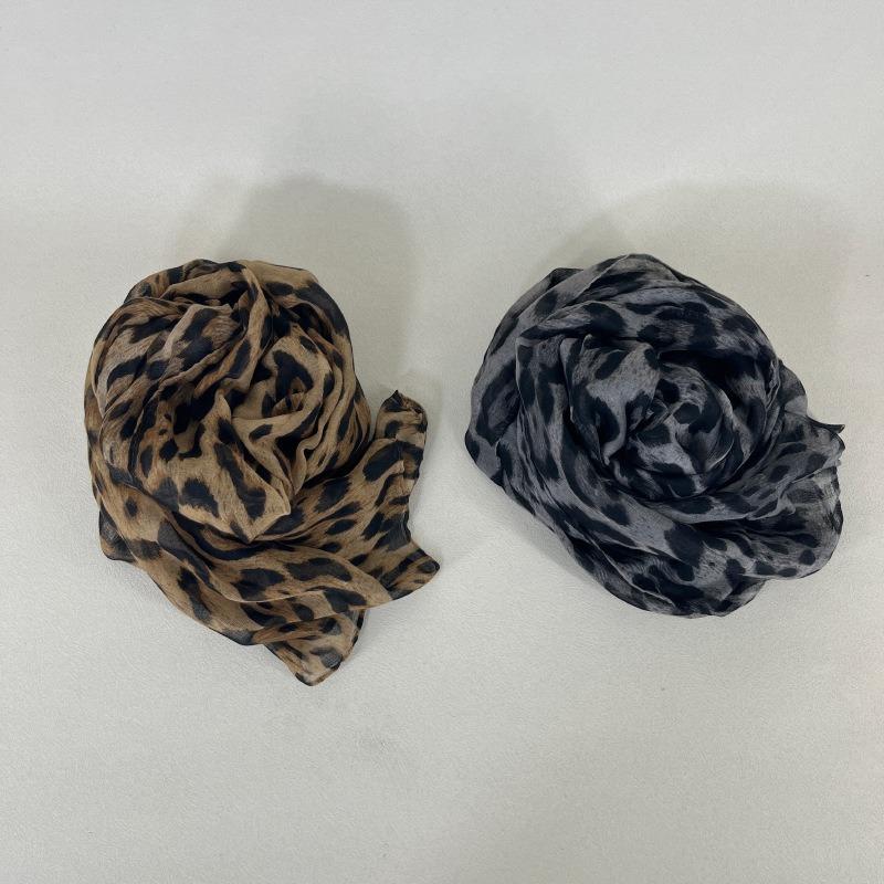 Popular fashion leopard print scarf Millennium Spice Girl style comfortable breathable scarf woman