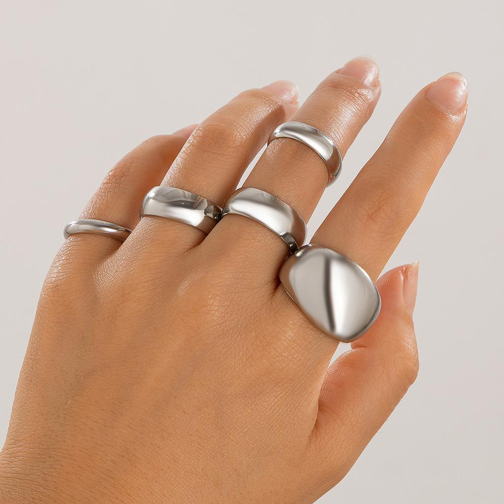 Design Sense Lava Metal Smooth Opening Ring Ring for Women's Niche Texture Geometric Curved Ring