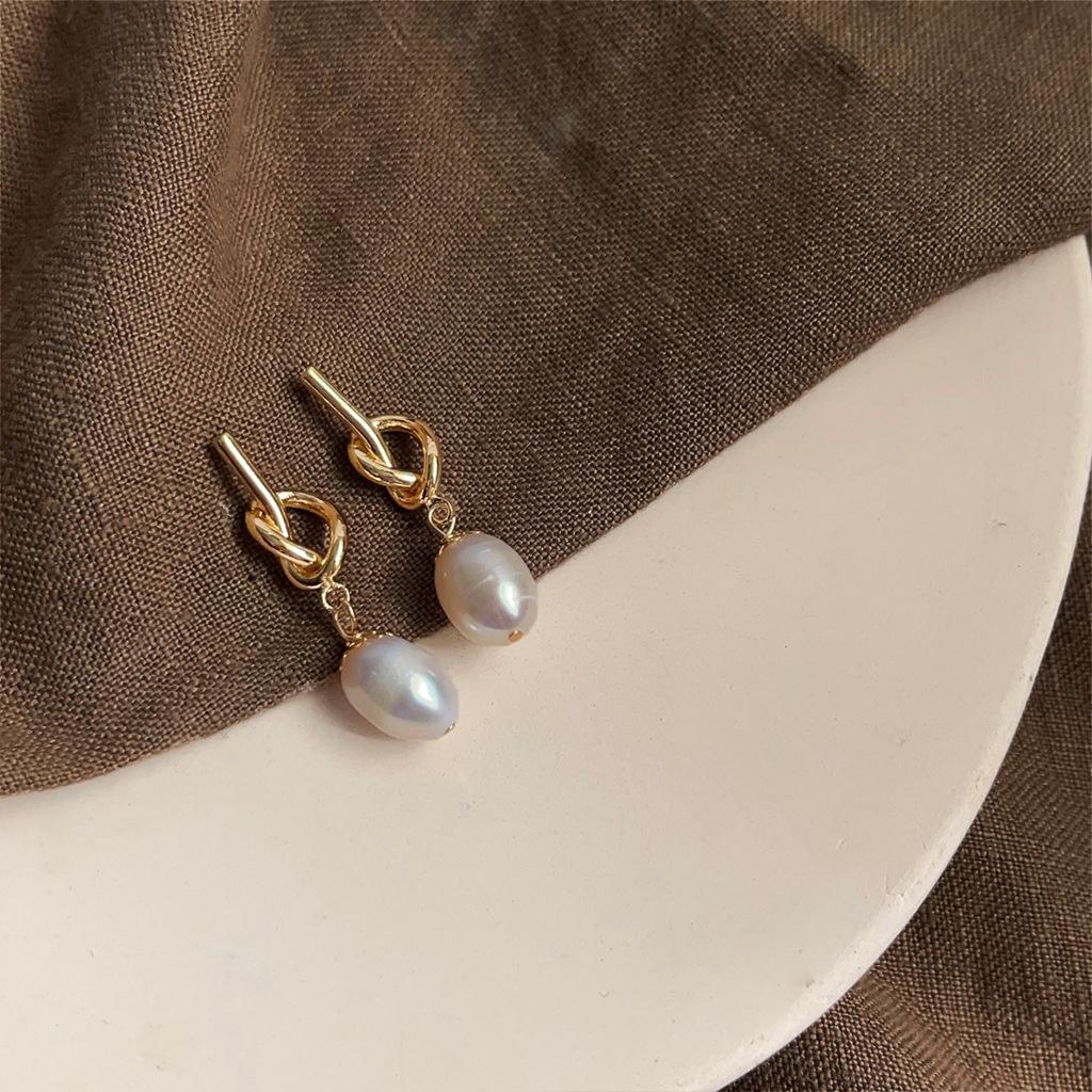 Retro Fashion Oil Drop Earrings for Women, Vintage Niche Elegant Style, High-End Personalized Hypoallergenic Ear Jewelry