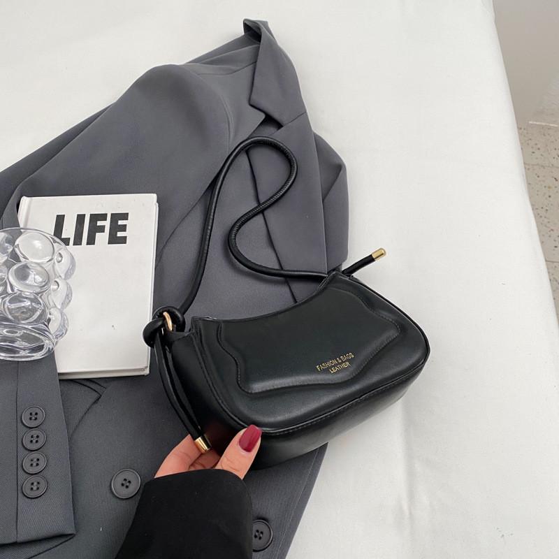 

Fashionable Minimalist Shoulder Bag For Women 2023 Summer New Casual Trendy Small Square Bag Female Retro Simple Armpit Bag чёрный