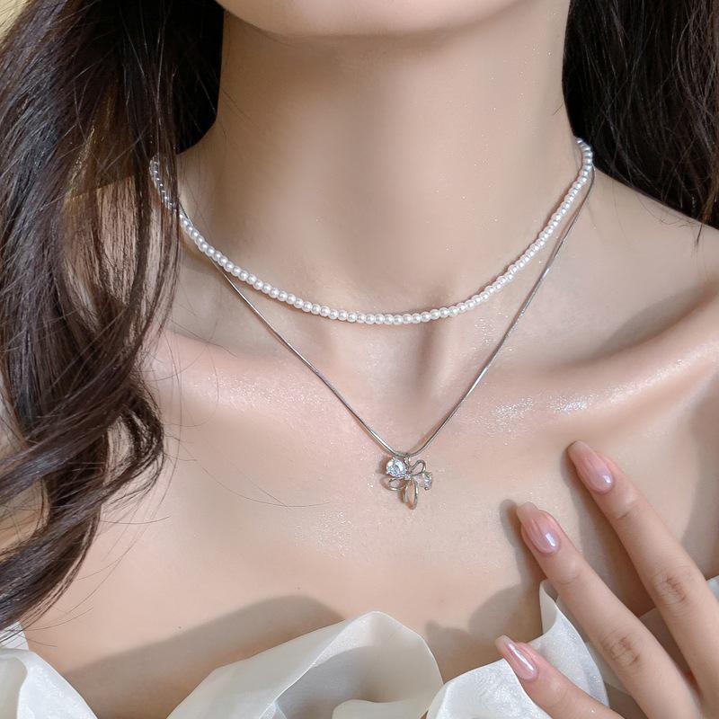 Elegant Double-Layer Pearl Bow Knot Necklace - Chic & Stylish Statement Clavicle Chain