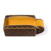 Louis Vuitton Necessaire em Lona Monograma com Acabamento em Couro Bolsa de Higiene Masculina Marrom Amarelo Fosco M46764