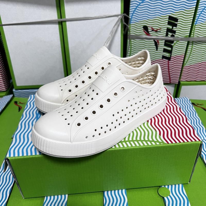 New Unisex Summer Sandals EVA Outdoor Beach Sports Sandals Fashion Versatile Slippers Lightweight Non-slip Hollow Couple Sandals