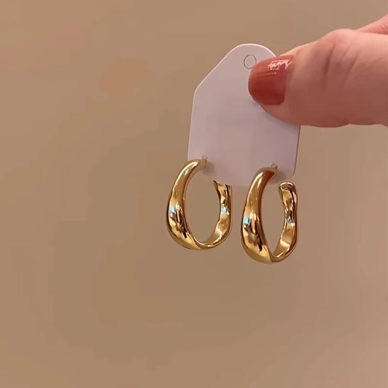 Geometric Circle Stud Earrings: Minimalist Design in 925 Silver for Women
