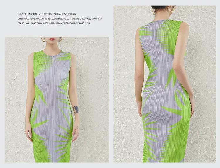 Japanese-Style Sleeveless Pleated Dress - Women's Medium-Length Slim Fit.