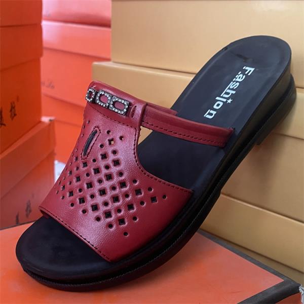 

Модная обувь Резиновые шлепанцы Слайды Плоские Натуральная кожа Сандалии Женская обувь из натуральной кожи Женские шлепанцы Плоские Резиновые сандалии 35