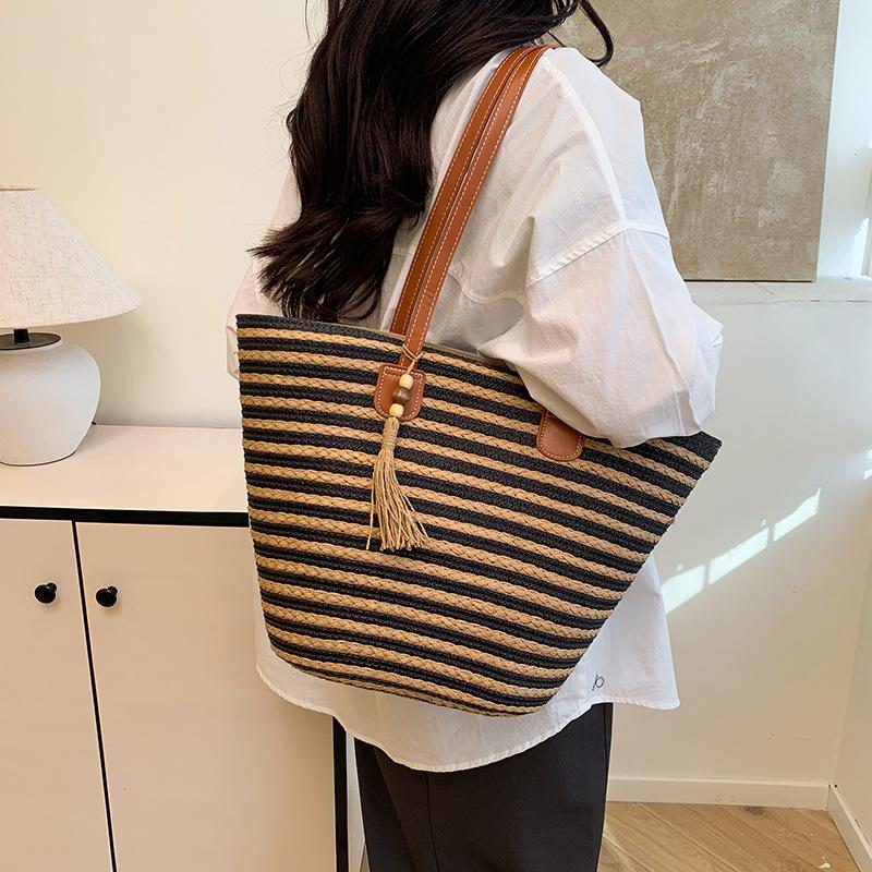 French Straw Bag Women's 2025 Summer New Versatile Striped Woven Shoulder Bag Seaside Vacation Beach Tote Bag