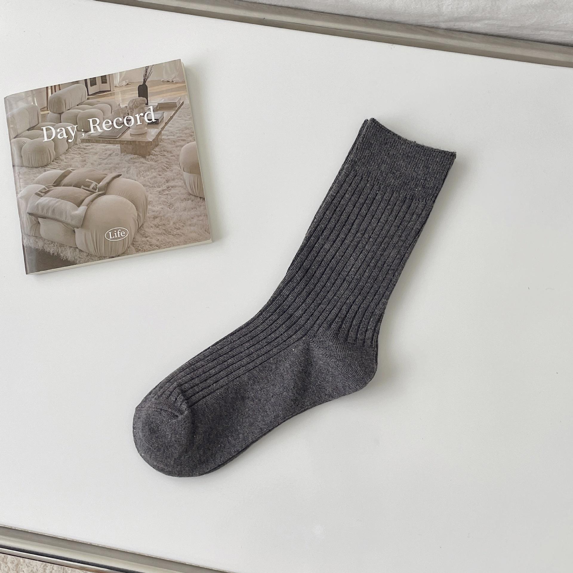 

Simple Black And White Striped Socks Fashion Calf Socks Solid Color Versatile Comfortable Cotton Socks Medium Tube Socks