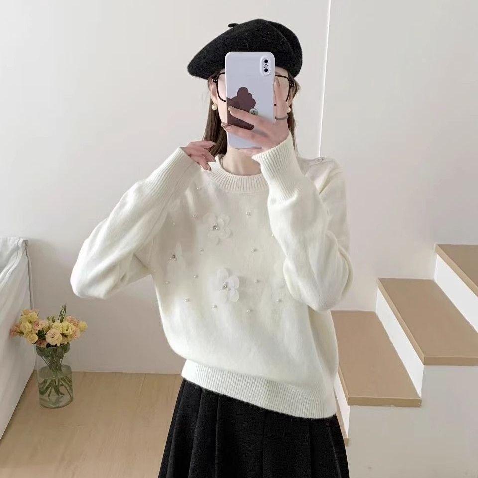 A Fashionable and Stylish Lace Knitted Base Layer for Women In Autumn and Winter