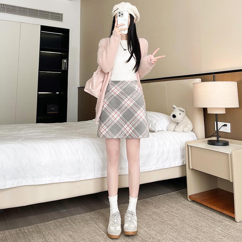 Red Plaid Women's High-Waist A-Line Skirt, Stylish Petite Woolen Skirt for Spring/Autumn 2026.
