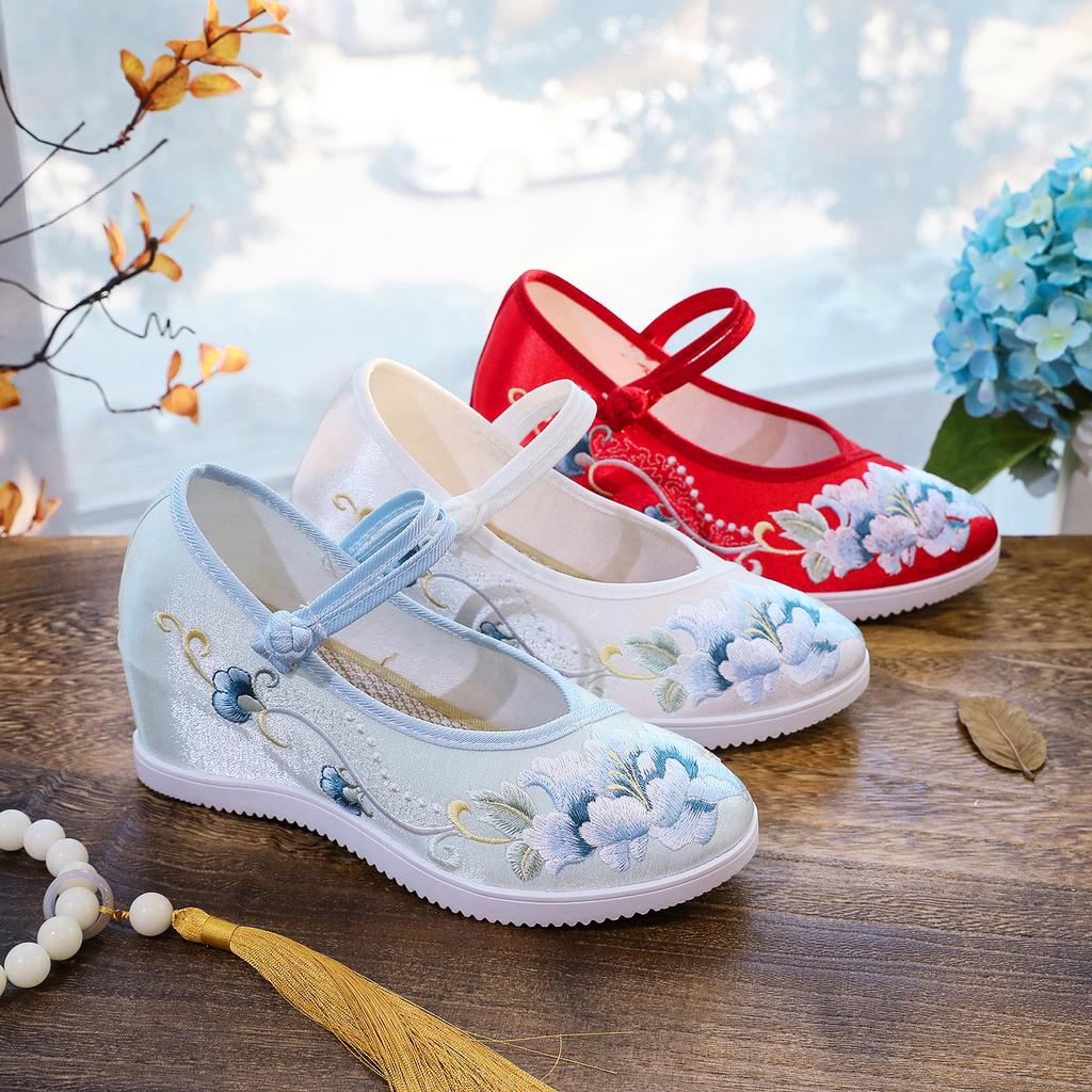 February, the New Inner Height Increase Round Head Old Beijing Cloth Shoes for Women with Hanfu High-heeled Platform Embroidered Shoes