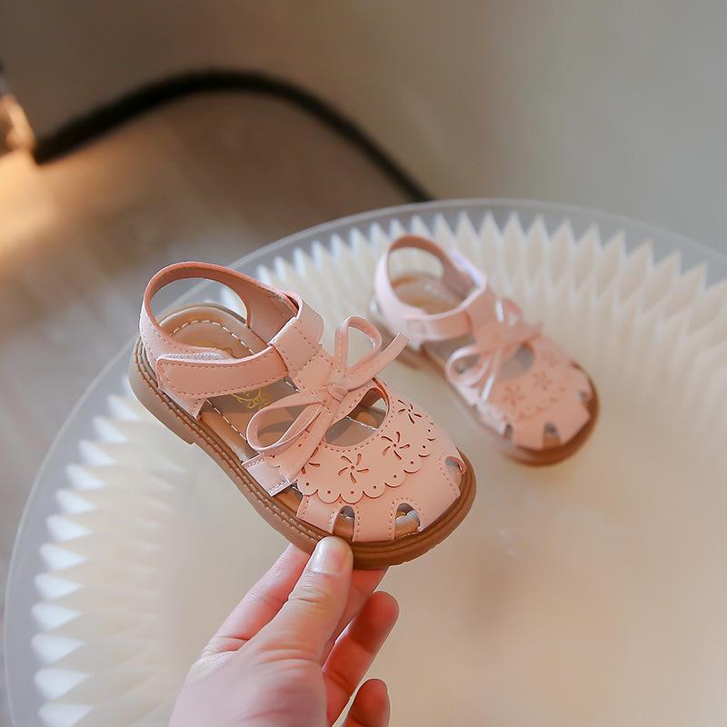 Girls princess hollow toddler shoes summer 2025 new baby girl toddler sandals non-slip children's beach shoes