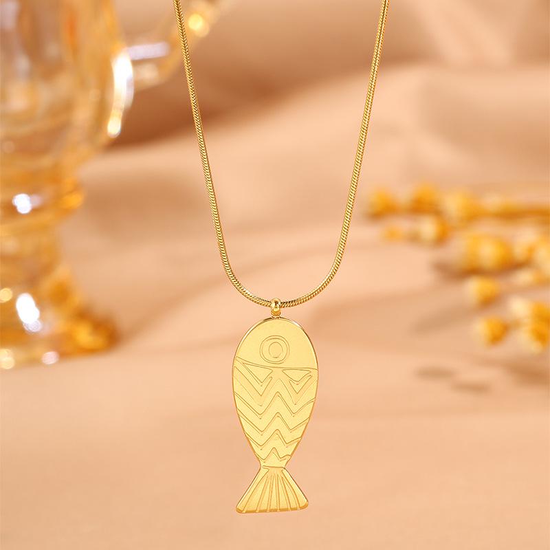 Exquisite Gold Little Fish Clavicle Chain: Non-fading Titanium Steel Necklace for Women