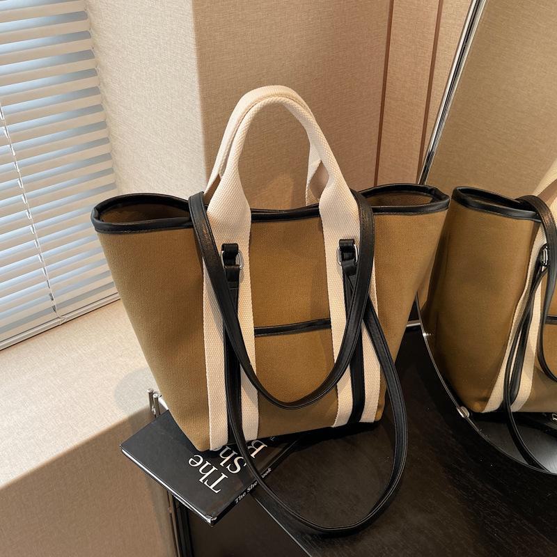 

Женская сумка-тоут из холста 2025 года — вместительная, в стиле дамской сумочки и для поездок на работу null хаки