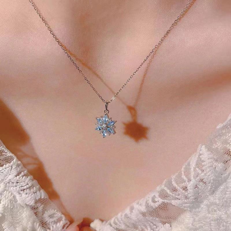 Simple Blue Zircon Snowflake Pendant Necklace for Women Fashionable Personalized Daily Accessories Party  Birthday Gifts
