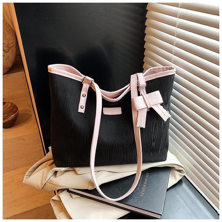 

Large-capacity bag women s summer versatile new casual shoulder bag popular texture commuter tote bag чорний