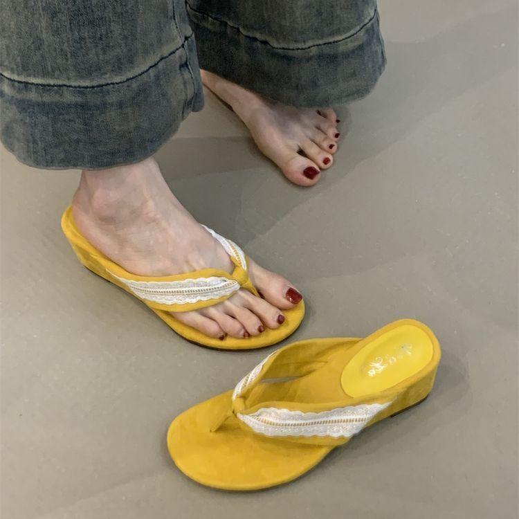 Thick-soled small cool slippers summer 2025 French retro suede lace with skirt toe wedges sandals