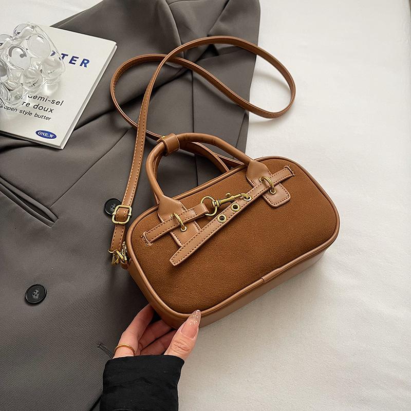 

Премиальная ретро сумка для боулинга женская 2024 осень и зима новая универсальная матовая сумка повседневная сумка через плечо