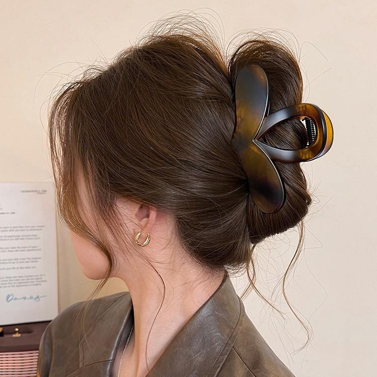 Elegant 2024 Heart Claw Clip for Women – New High-End Autumn/Winter Hair Accessory