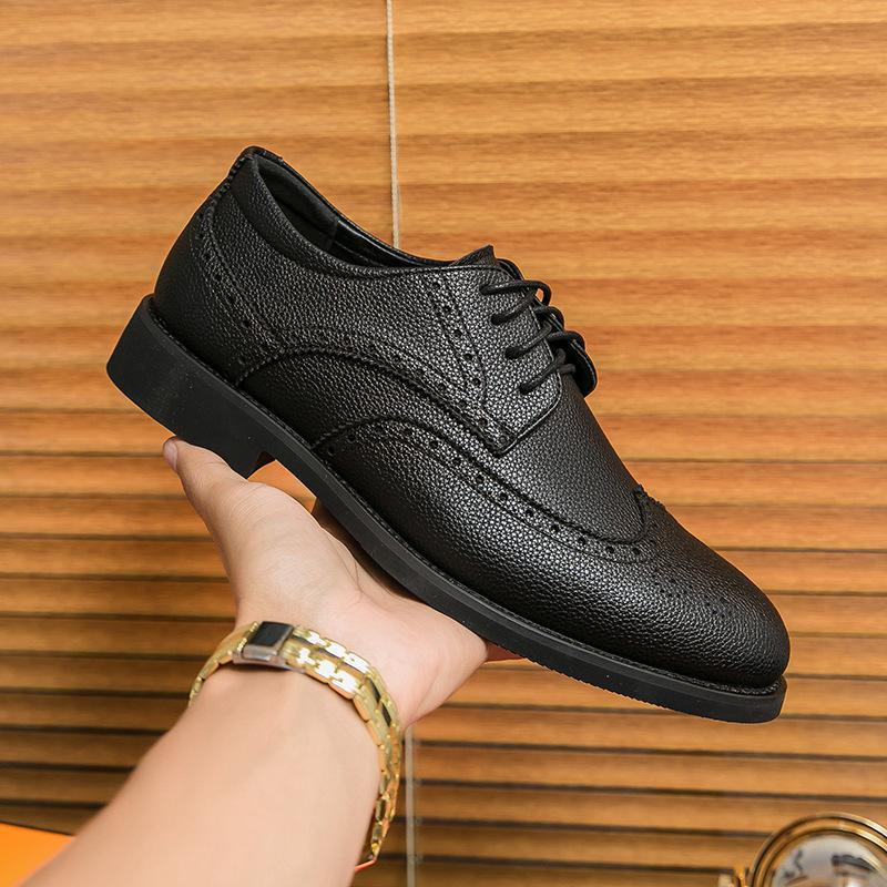 

Весенне-осенние новые туфли в британском стиле на шнуровке, из резной кожи броги, мужские деловые туфли дерби, остроносые туфли 38 чёрный