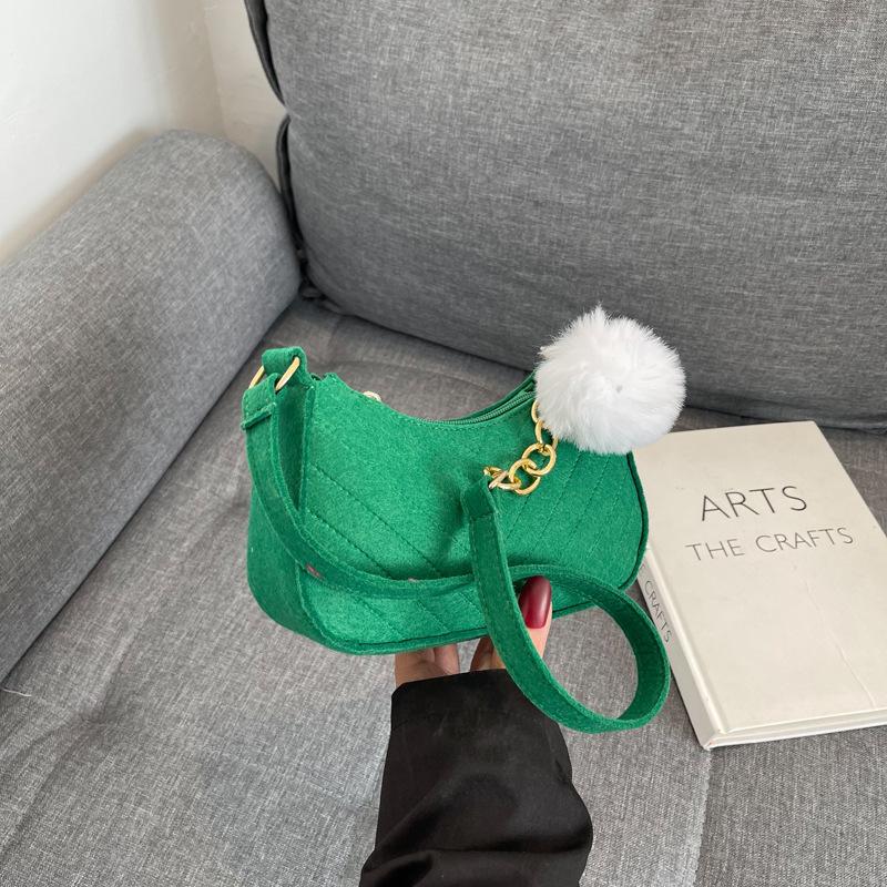 Трендовая повседневная женская сумка с ворсом — фото 19