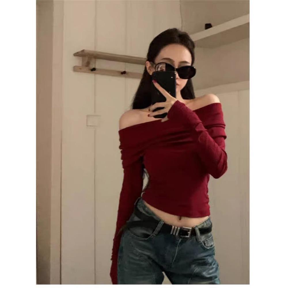 American Retro One Shoulder Long Sleeved T-shirt for Women Featuring Off the Shoulder Beauty Unique Style and Sexy Tight Fitting Base Shirt