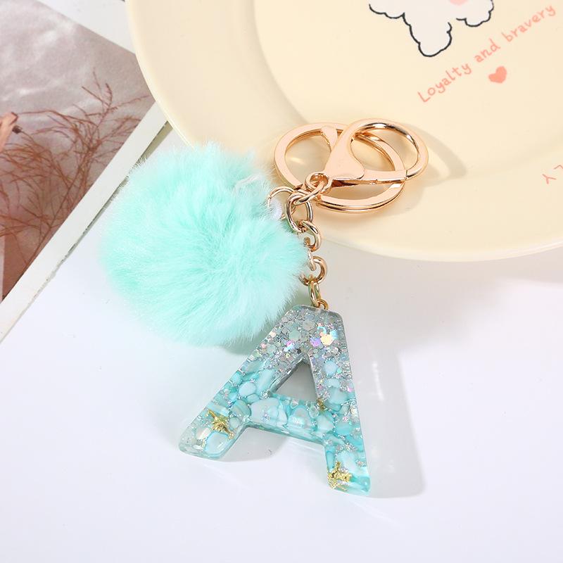 

Брелок для ключей из смолы Lake Blue с буквами алфавита и подвеской в виде мехового шарика