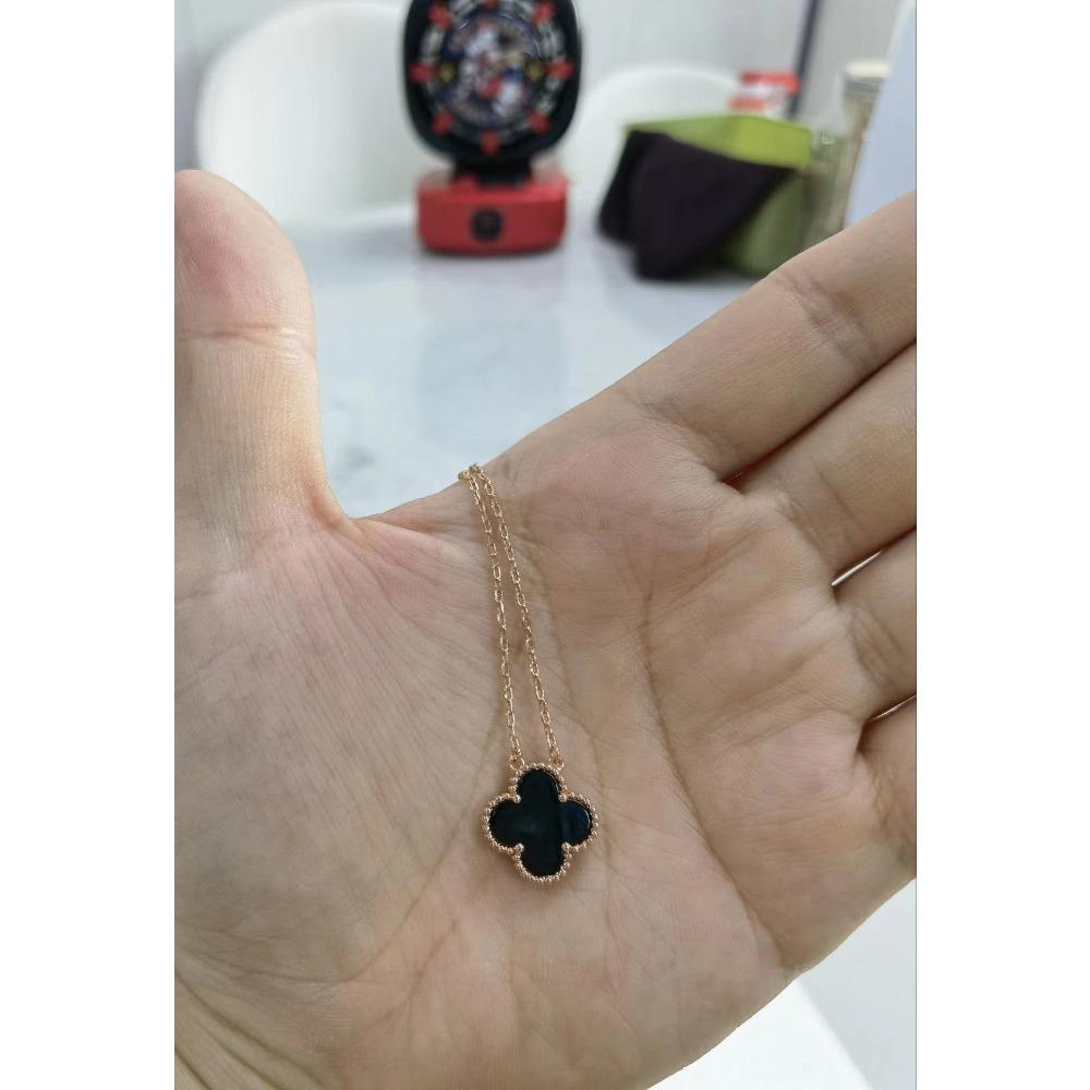 High-end Four-leaf Clover Necklace for Women 18K Rose Red Chalcedony Agate Natural White Shell Pendant Clavicle Chain