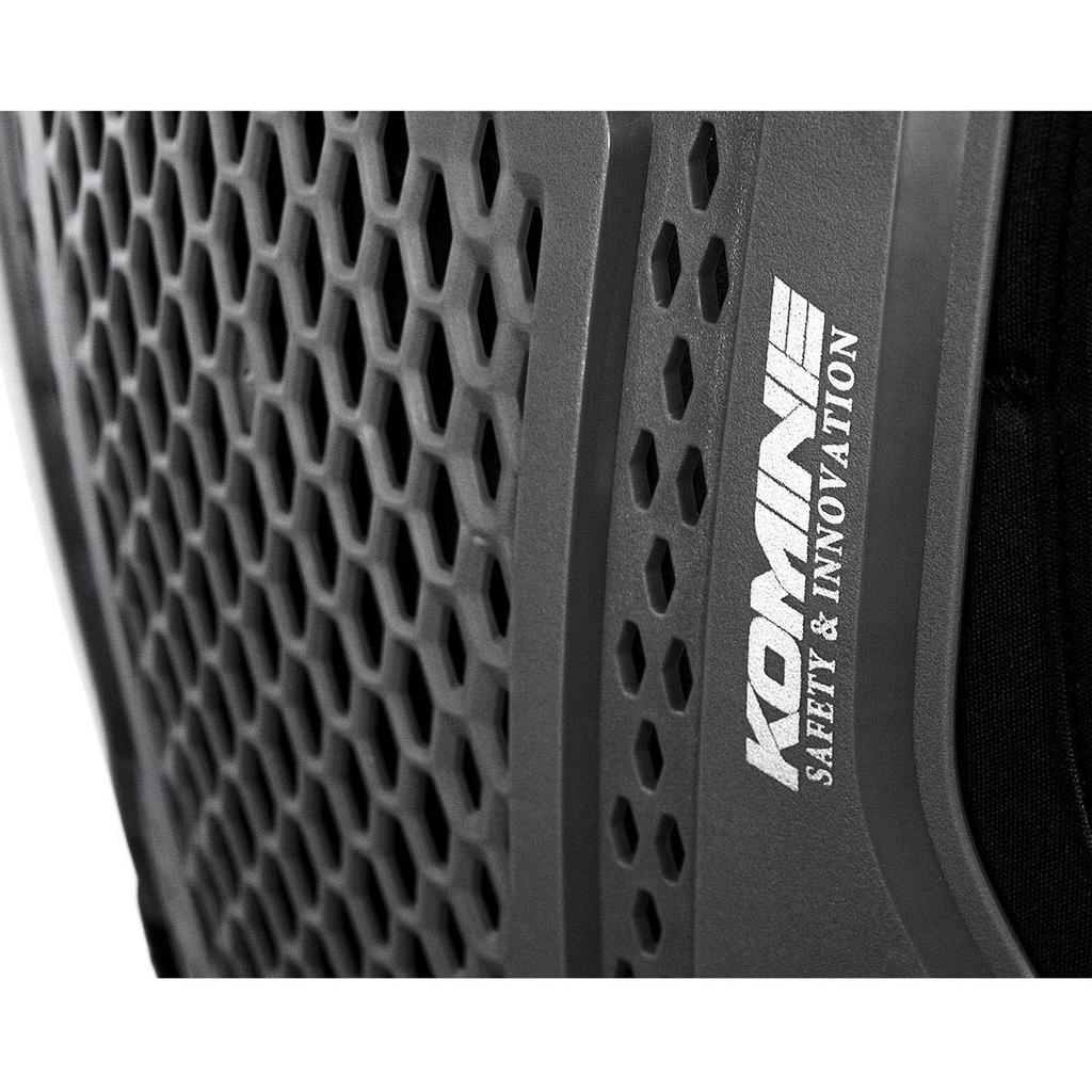 KOMINE Motorrad-Luftdurchlass CE Level 2 Körperpanzerung Passform Schwarz Gratis 12998 Protektor CE Standard Level 2 SK-828